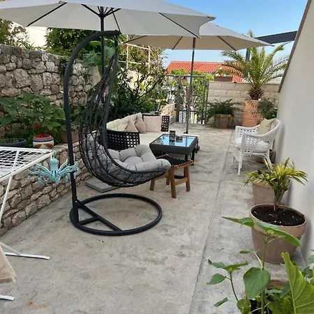 Jakov & Antonia Heritage Estate Hvar Town