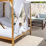 Jakov & Antonia Heritage Estate フヴァル