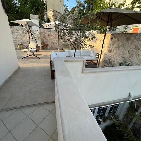 Jakov & Antonia Heritage Estate Apartment