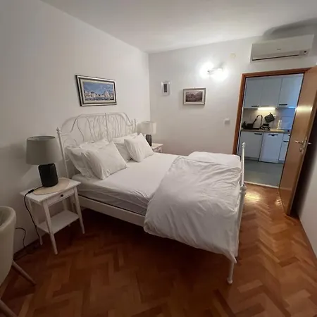 Jakov & Antonia Heritage Estate Hvar Town