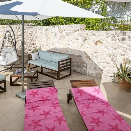 Апартаменти Jakov & Antonia Heritage Estate Хвар