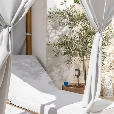 Апартаменти Jakov & Antonia Heritage Estate Хвар