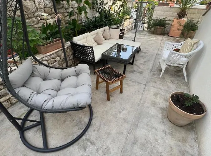 Jakov & Antonia Heritage Estate *