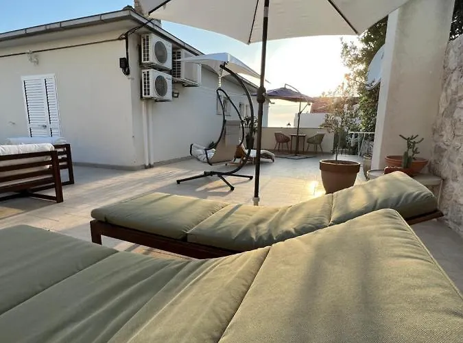 Jakov & Antonia Heritage Estate 아파트