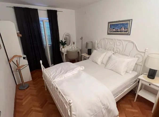 Jakov & Antonia Heritage Estate 아파트 *