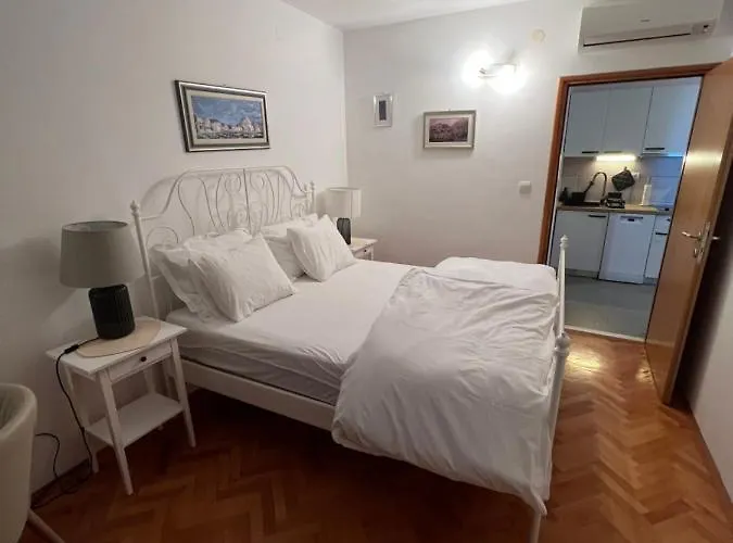 Jakov & Antonia Heritage Estate Hvar Town