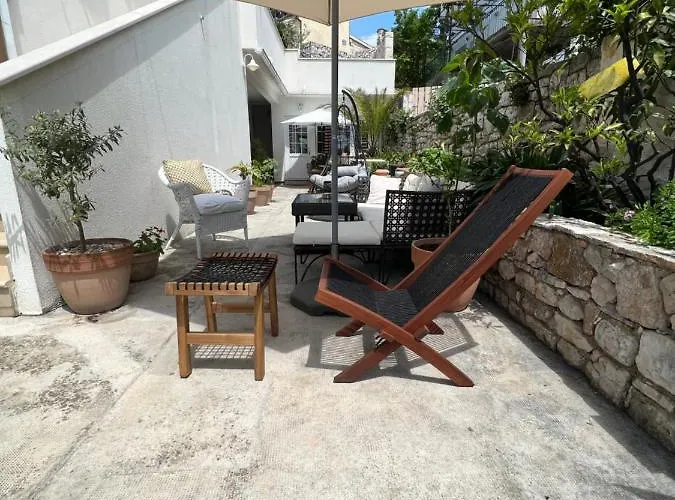 Jakov & Antonia Heritage Estate *